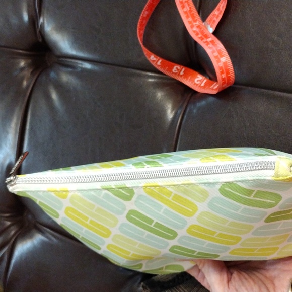 EUC Clinique Makeup Bag and Goodies - Picture 14 of 14